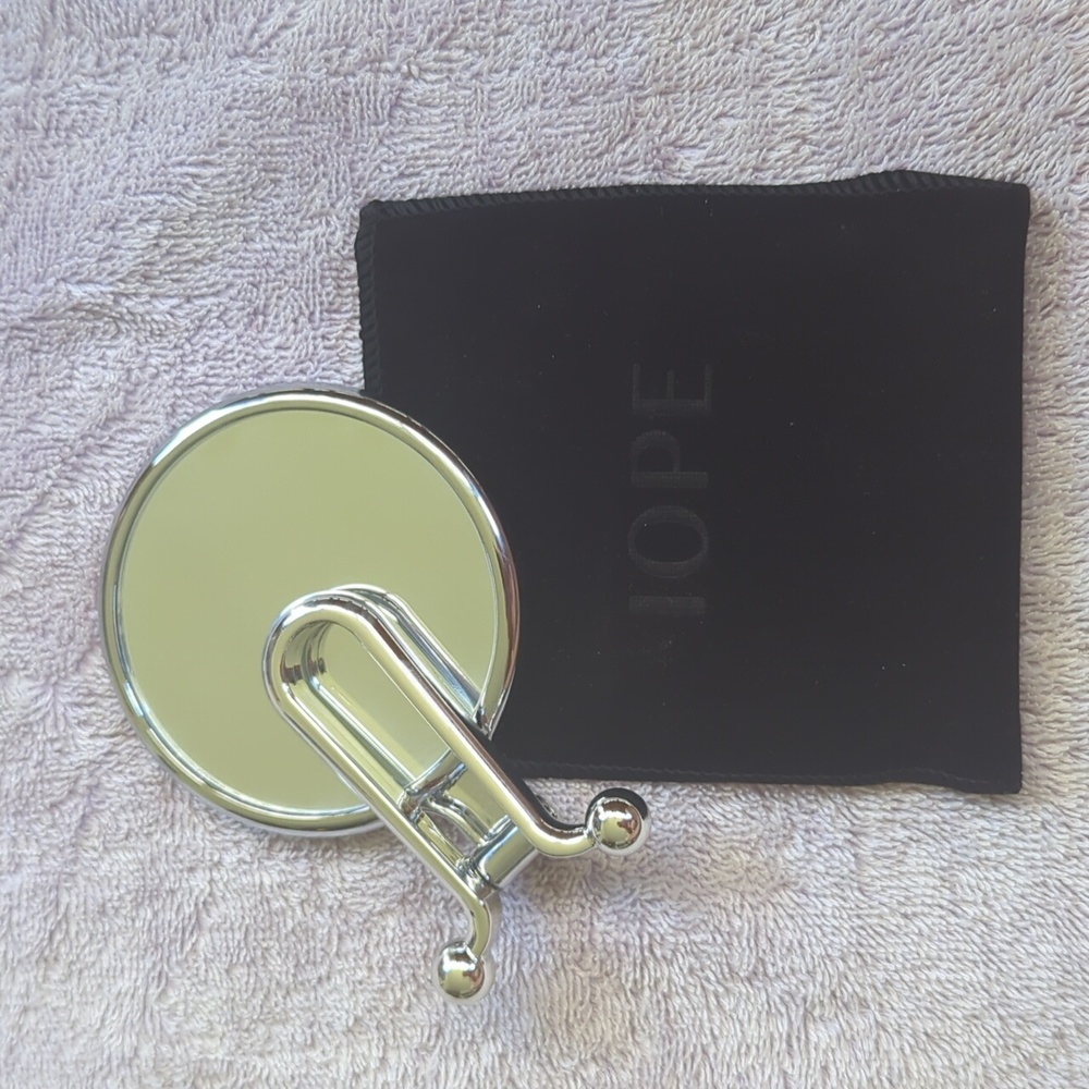 IOPE mini travel make up mirror